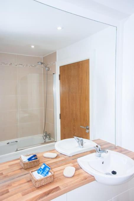 2 Bed 2 Bath Apartment With Canal View Dublin Buitenkant foto